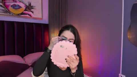 Snapshot of emily_roberts1 chatting on December 21, 1:57 am Emily online show from December 21, 1:57 am