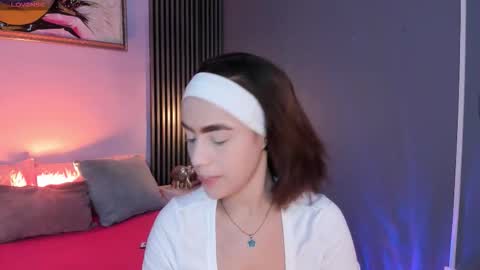 Snapshot of emily_roberts1 chatting on December 23, 5:05 am Emily online show from December 23, 5:05 am