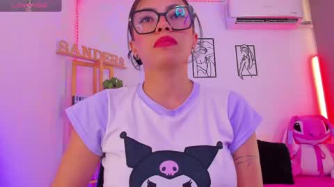 Snapshot of emily_sanderss1 chatting on May 22, 8:58 pm Emily online show from May 22, 8:58 pm
