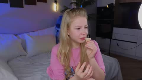 emily shepard online show from April 22, 2:25 am