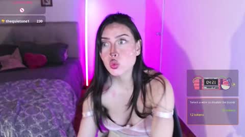 Snapshot of emily_swan_04 chatting on October 16, 2:12 am Emily  Swan online show from October 16, 2:12 am