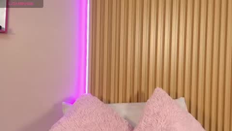Snapshot of emily_sweett12 chatting on June 22, 12:13 pm Emily online show from June 22, 12:13 pm