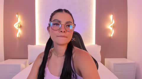 emily_tolson online show from February 4, 8:03 pm