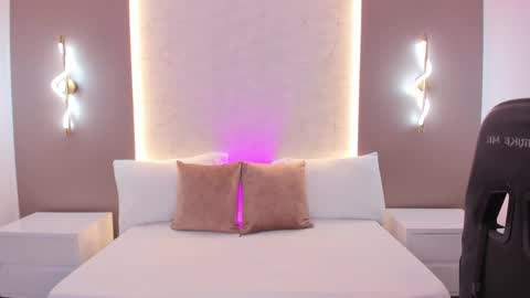 emily_tolson online show from February 7, 12:31 pm