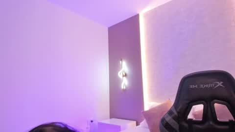 emily_tolson online show from February 25, 11:42 am