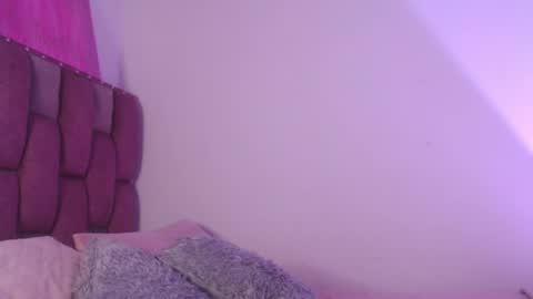 Snapshot of emily_w2 chatting on May 5, 3:36 am emily_w2 online show from May 5, 3:36 am