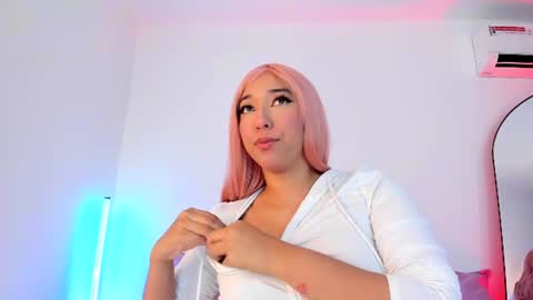 Snapshot of emily_walker4 chatting on June 13, 1:36 am emily_walker4 online show from June 13, 1:36 am