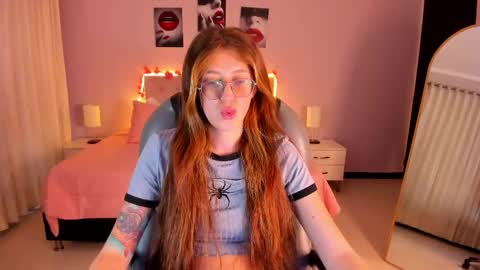 emily_warren__ online show from June 2, 7:49 pm