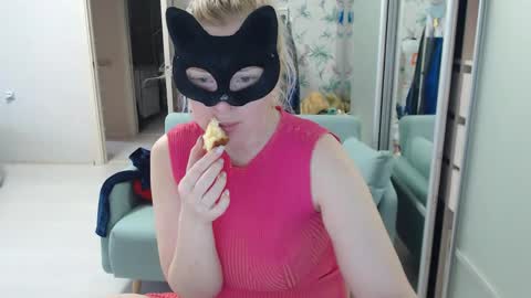 Snapshot of emily_york18 chatting on April 28, 9:36 am Emily online show from April 28, 9:36 am