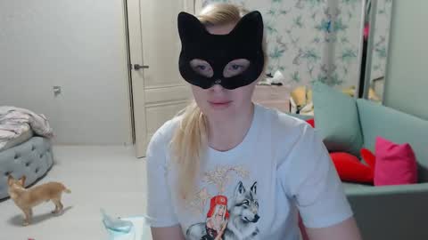 Snapshot of emily_york18 chatting on May 4, 5:42 pm Emily online show from May 4, 5:42 pm