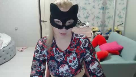 Snapshot of emily_york18 chatting on May 15, 6:37 pm Emily online show from May 15, 6:37 pm