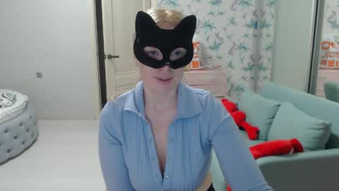 Snapshot of emily_york18 chatting on May 22, 5:29 pm Emily online show from May 22, 5:29 pm