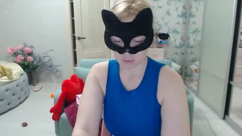 Snapshot of emily_york18 chatting on June 10, 7:57 pm Emily online show from June 10, 7:57 pm