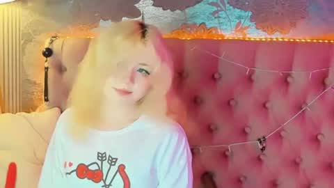 Snapshot of emilyangels chatting on July 12, 6:37 am Baby Emelli online show from July 12, 6:37 am