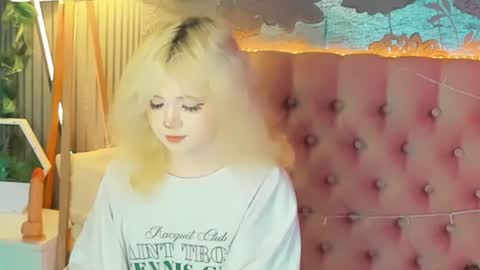 Snapshot of emilyangels chatting on July 13, 5:54 am Baby Emelli online show from July 13, 5:54 am