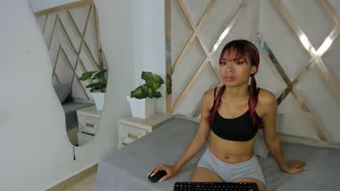 Snapshot of emilyasm chatting on November 25, 10:10 pm emilyasm online show from November 25, 10:10 pm