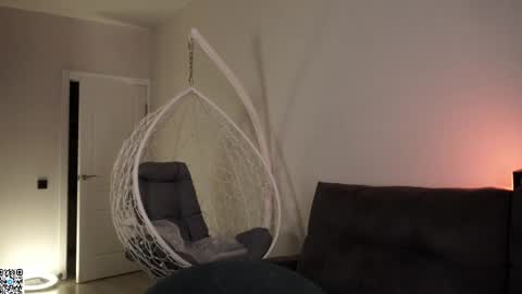 Snapshot of emilybatee chatting on April 26, 5:32 pm emilybatee online show from April 26, 5:32 pm
