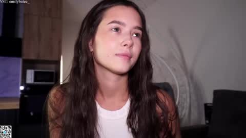Snapshot of emilybatee chatting on May 15, 5:53 pm emilybatee online show from May 15, 5:53 pm