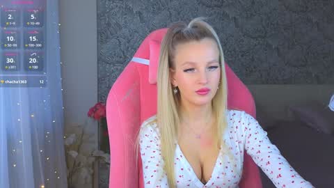 emilydancee online show from December 18, 5:59 am