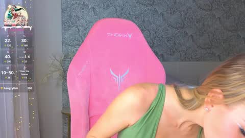 emilydancee online show from December 30, 5:44 pm