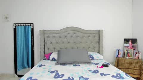 Snapshot of emilydauz chatting on February 24, 6:49 am Camila online show from February 24, 6:49 am