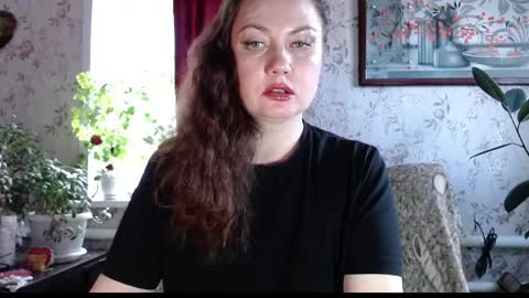 EmilyDoth online show from April 11, 5:45 am