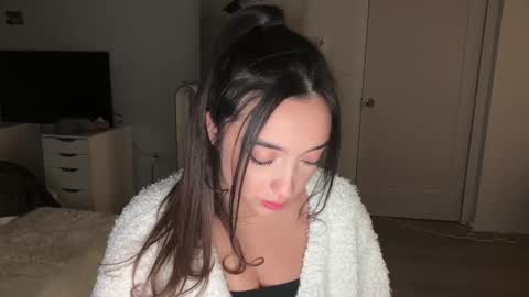 Snapshot of emilyfawn chatting on November 9, 5:39 am emilyfawn online show from November 9, 5:39 am