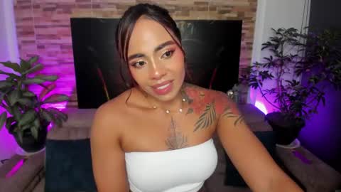 Snapshot of emilyfitness8 chatting on June 11, 12:32 am emily online show from June 11, 12:32 am
