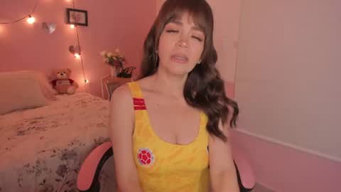 Snapshot of emilyharrix chatting on June 17, 8:43 pm Emily online show from June 17, 8:43 pm