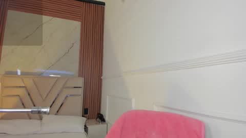 Emily Hendrix online show from February 19, 8:16 pm