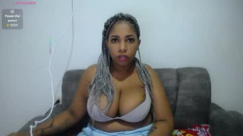 Snapshot of emilyhines__ chatting on April 23, 11:40 pm Emilyhines online show from April 23, 11:40 pm