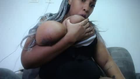 Snapshot of emilyhines__ chatting on April 27, 7:45 pm Emilyhines online show from April 27, 7:45 pm