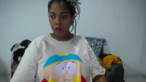 Snapshot of emilyhines__ chatting on May 9, 2:17 am Emilyhines online show from May 9, 2:17 am
