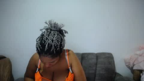 Snapshot of emilyhines__ chatting on June 5, 7:41 pm Emilyhines online show from June 5, 7:41 pm