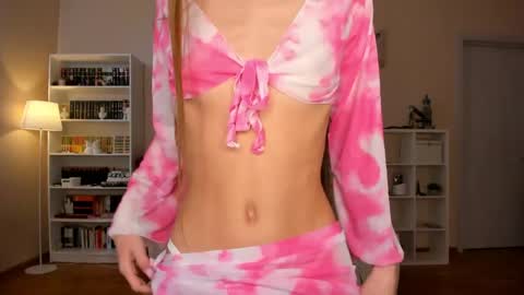 Snapshot of emilyhoston chatting on April 28, 12:21 pm Alina online show from April 28, 12:21 pm