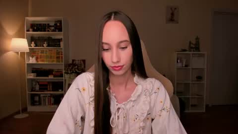 Snapshot of emilyhoston chatting on June 22, 7:55 pm Alina online show from June 22, 7:55 pm