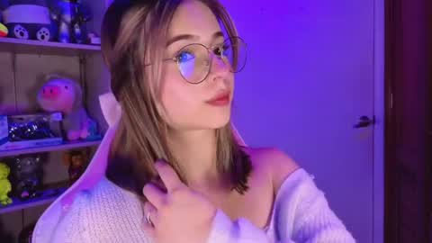 Snapshot of emilykarterr chatting on April 20, 3:15 pm VALEEEN online show from April 20, 3:15 pm