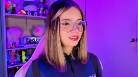 Snapshot of emilykarterr chatting on April 22, 3:02 pm VALEEEN online show from April 22, 3:02 pm