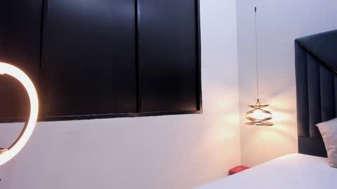 Snapshot of emilykartters chatting on February 25, 12:15 pm emilykartters online show from February 25, 12:15 pm