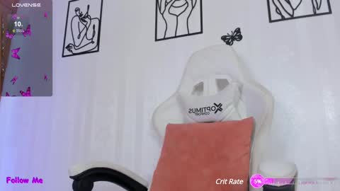 Snapshot of emilyrive chatting on February 17, 2:04 pm Emily online show from February 17, 2:04 pm