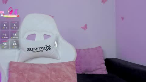 Snapshot of emilyrive chatting on October 7, 10:45 am Emily online show from October 7, 10:45 am