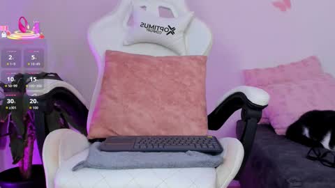 Snapshot of emilyrive chatting on October 24, 9:44 pm Emily online show from October 24, 9:44 pm