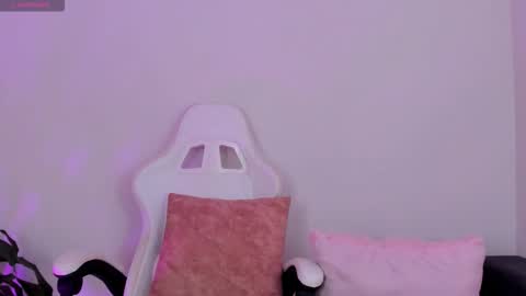 Snapshot of emilyrive chatting on October 27, 10:14 pm Emily online show from October 27, 10:14 pm