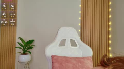 Snapshot of emilyrive chatting on November 7, 9:37 pm Emily online show from November 7, 9:37 pm