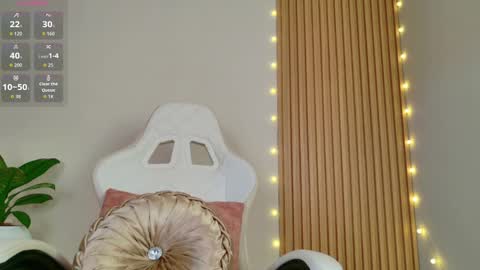 Snapshot of emilyrive chatting on November 9, 9:51 am Emily online show from November 9, 9:51 am