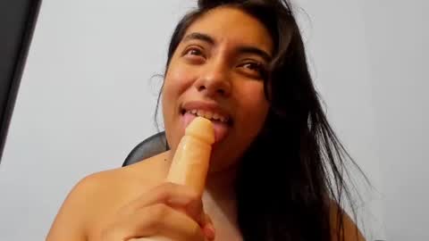 Snapshot of emilysex_118 chatting on July 16, 5:24 am Emily online show from July 16, 5:24 am