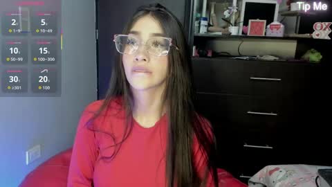 Snapshot of emilytafur chatting on April 18, 12:03 am Emy online show from April 18, 12:03 am