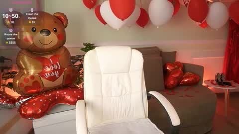 Emily Turner  online show from February 18, 7:10 pm