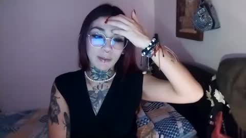 Snapshot of emilywhitee_ chatting on June 25, 2:44 am Valentina independent model online show from June 25, 2:44 am