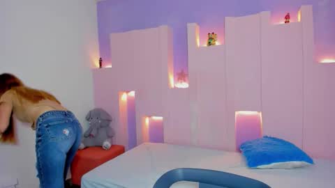 emilywilliis online show from January 19, 11:58 am